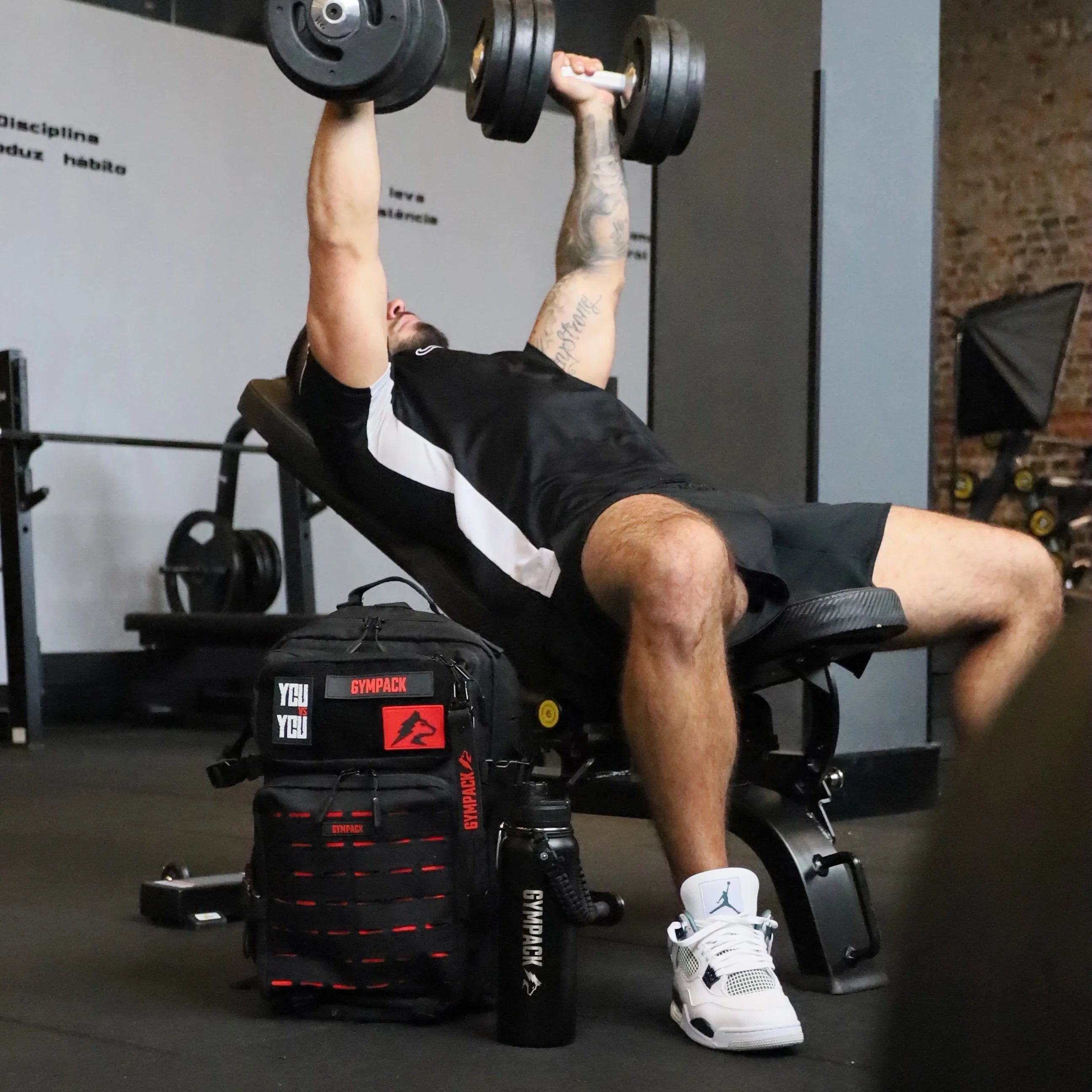 Gympack Pro 50L Preta e Vermelha